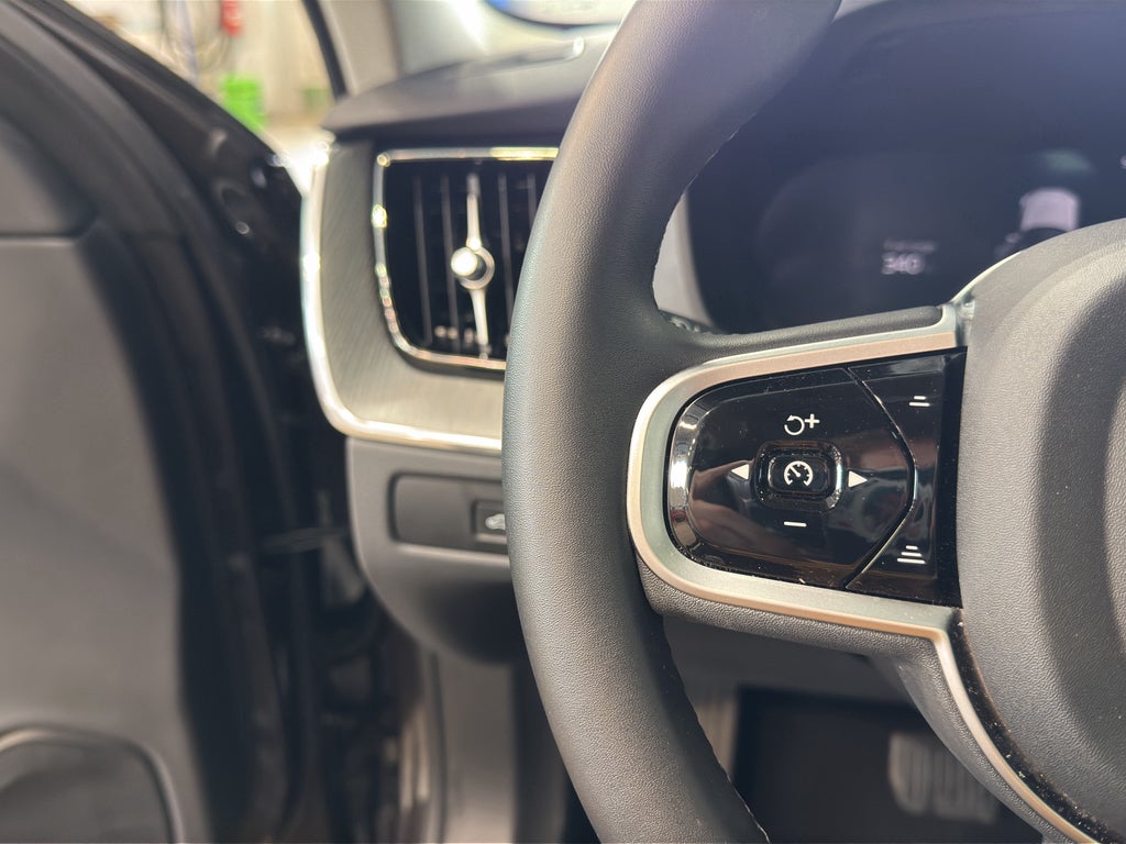 2025 Volvo XC60 Plus