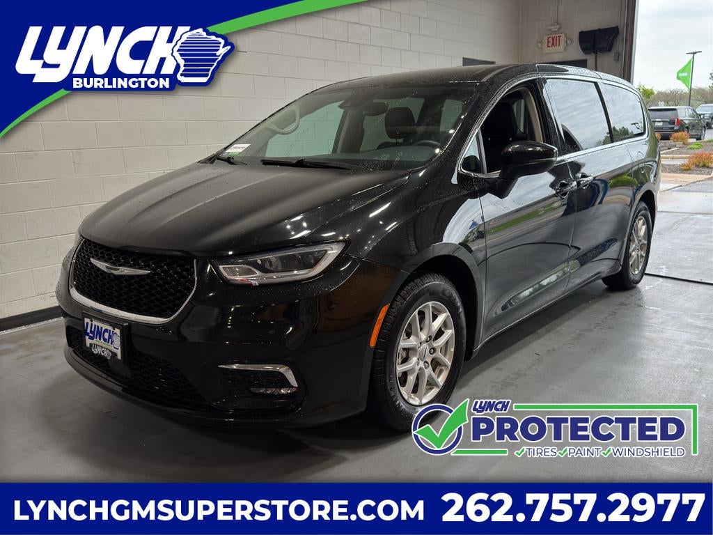 2023 Chrysler Pacifica Touring L's photo