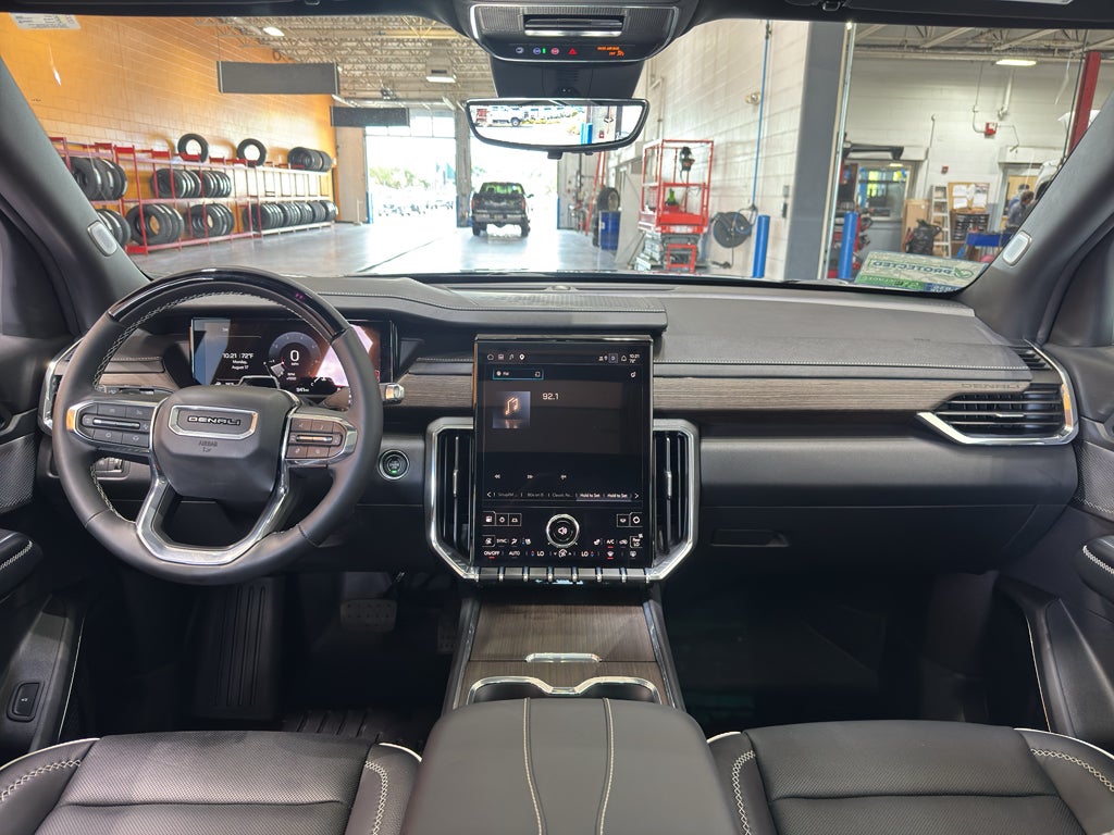 2025 GMC Acadia Denali