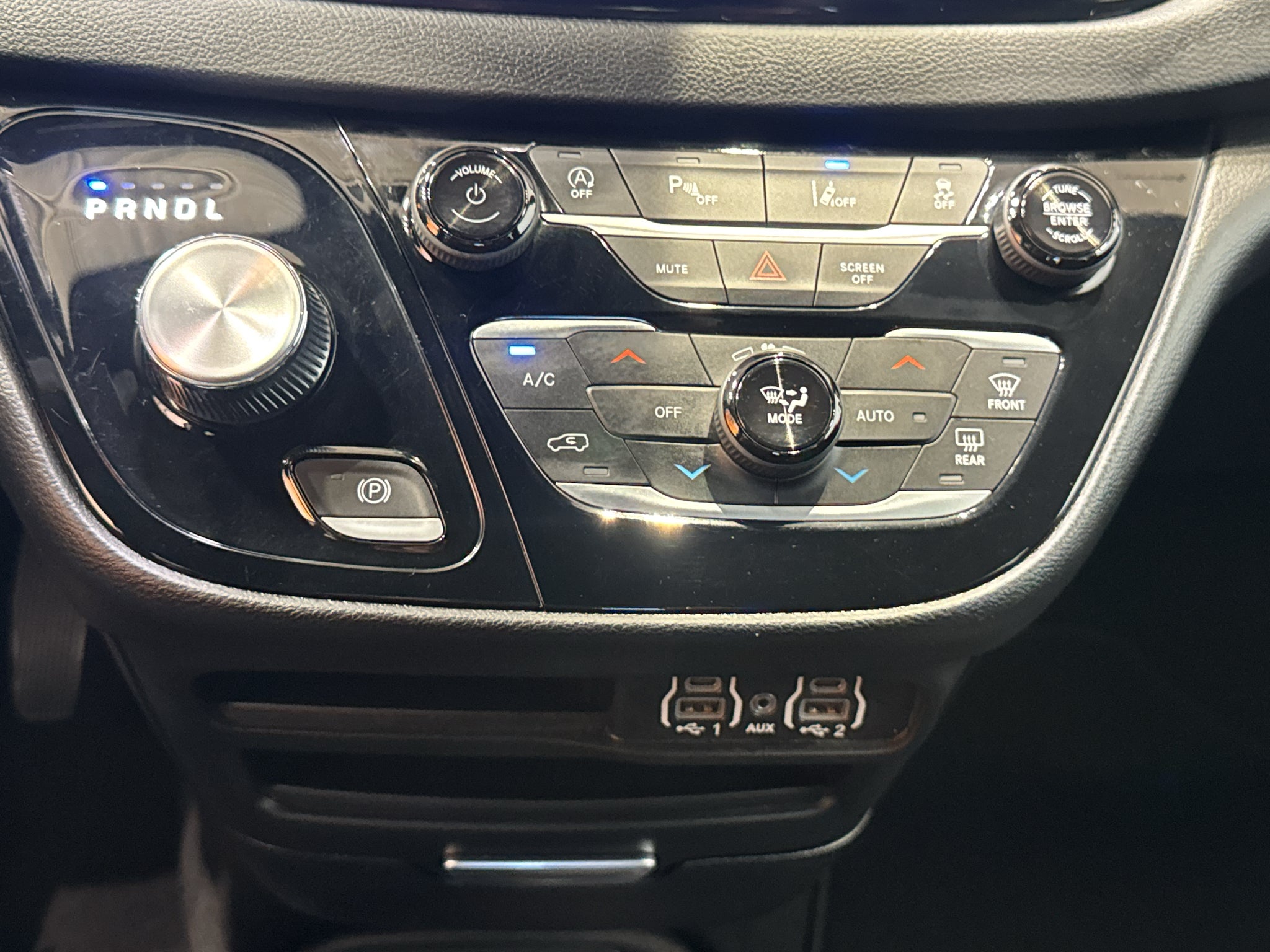 2025 Chrysler Pacifica Select