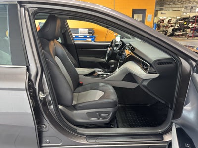 2020 Toyota Camry XLE V6